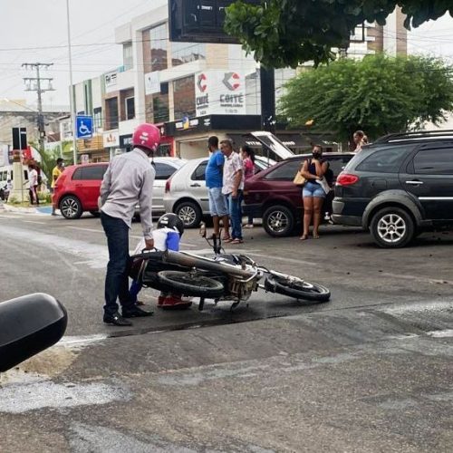 Derramamento de óleo provoca vários acidentes no centro de Coité
