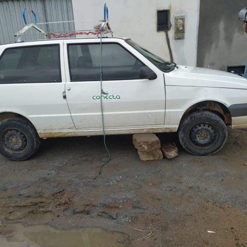 R. do Jacuípe: Ladrões tentam furtar pneus do veículo da empresa Conecta Internet