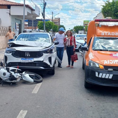 Médica passa mal ao volante e colide em carro e moto na Eliel Martins