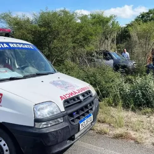 Carro saí da pista após jovem passar mal na BA 409