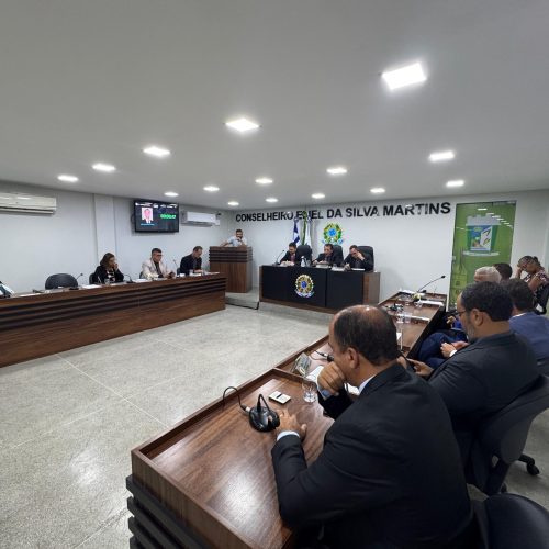 Sessão Extraordinária da Câmara Municipal de Riachão do Jacuípe recebe Secretário de Saúde