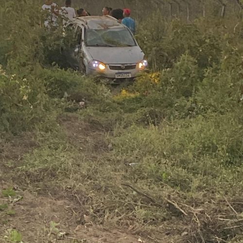 Homem fica ferido após capotamento na BA-120, entre Coité e Santa Rosa