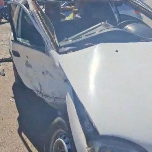 R.Jacuípe: Colisão entre dois carros deixa feridos na BR-324, bairro Bela Vista