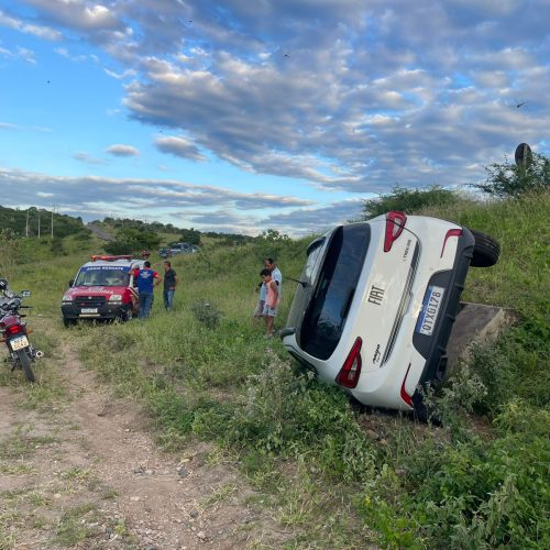 Motorista fica ferido após capotamento na BA-120 entre Coité e Retirolândia