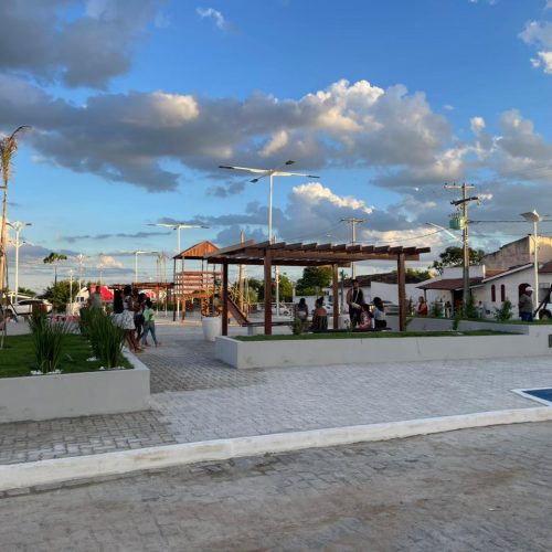 Praça Maestro Roberto Oliveira é inaugurada em Riachão do Jacuípe