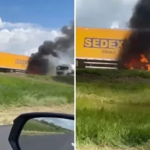 Carreta dos Correios pega fogo na BR-324, próximo a Santo Amaro