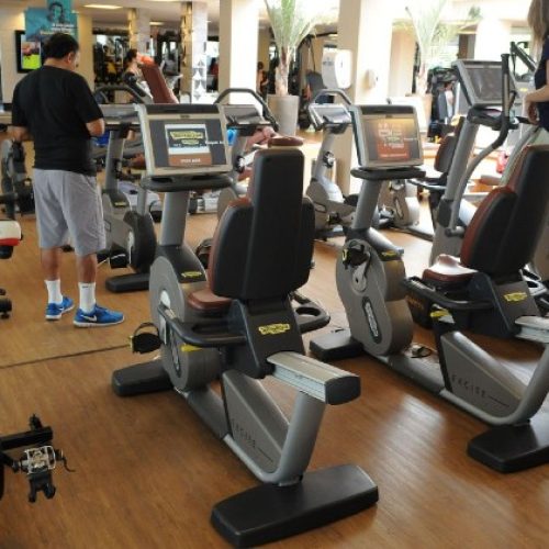 Usar máscara em academias não prejudica saúde, dizem especialistas