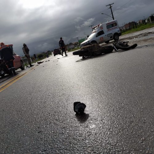Riachão: Acidente entre carro e motocicleta deixa homem em estado grave na BR-324