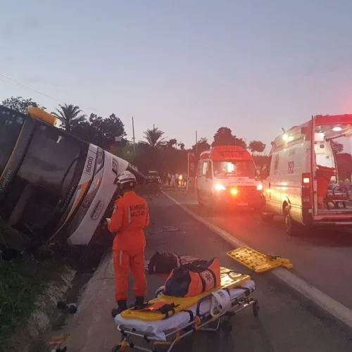 Trecho da BR-242 é totalmente interditado após acidente na Chapada Diamantina