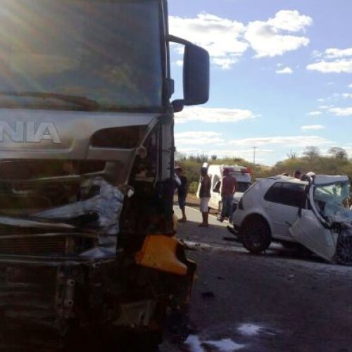 Acidente grave entre dois carros deixa uma vítima fatal próximo a Gavião