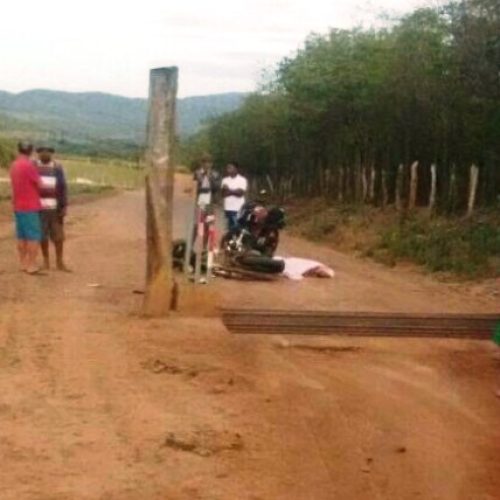 Homem morre e esposa fica ferida em acidente de moto