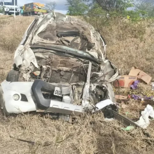 Acidente com quatro veículos deixa dois mortos e outros dois feridos na BA-052