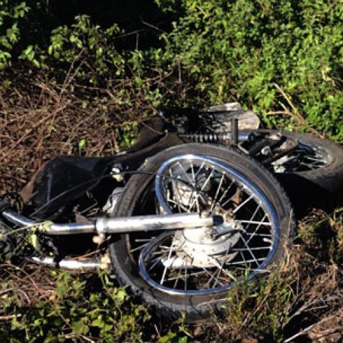 Homem morre em colisão entre moto e caminhão-baú na BA-120