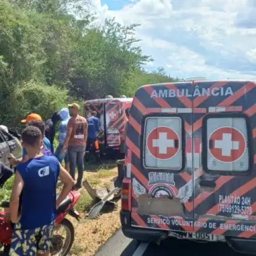 Dois homens ficam feridos em capotamento na estrada de Serra Preta