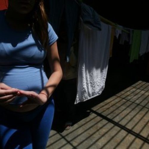Grupo pede ao STF prisão domiciliar para presas gestantes e com filhos
