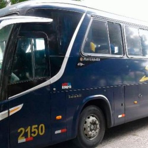Ônibus é assaltado na BR-324 e vinte passageiros são roubados