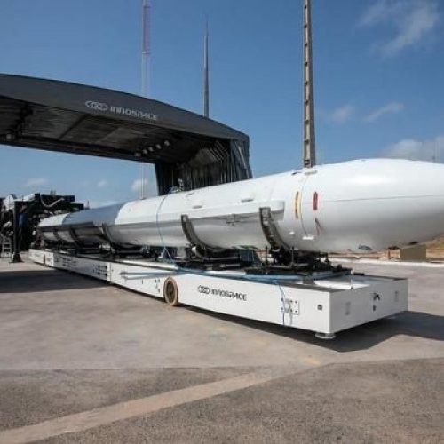 Brasil faz contagem regressiva para 1º lançamento comercial de foguete nesta quarta (17)