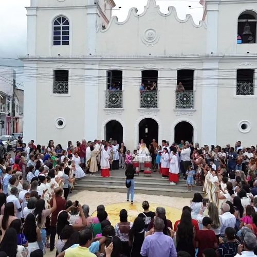 Fé e tradição marcam a Procissão de Corpus Christi em Riachão do Jacuípe