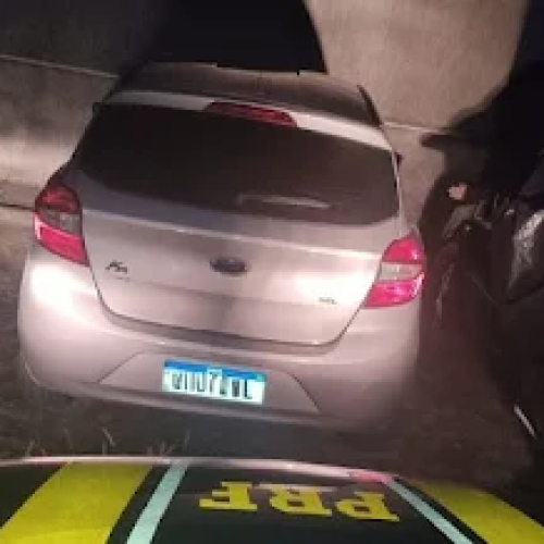 PRF recupera veículo roubado durante fiscalização em Riachão do Jacuípe