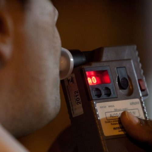 Uso do álcool gel nas mãos não compromete teste no bafômetro