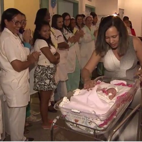Quadrigêmeos de Riachão que nasceram em Salvador têm alta; pais gastam até 960 fraldas por mês