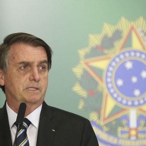 O presidente Jair Bolsonaro dá posse ao novo ministro da Educação, Abraham Weintraub, em cerimônia no Palácio do Planalto.