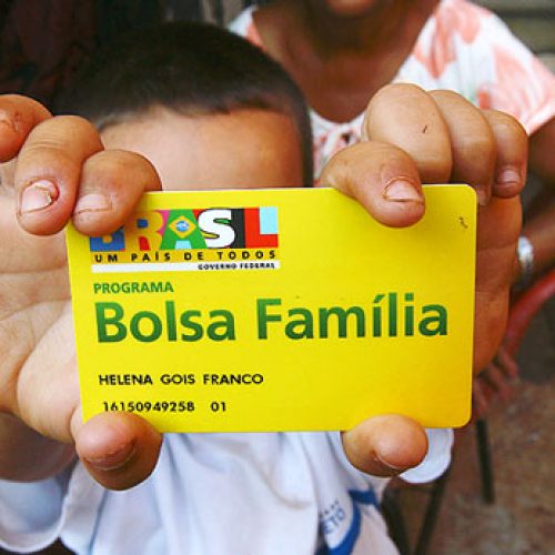 Por falta de dinheiro aumento do programa Bolsa Família foi suspenso