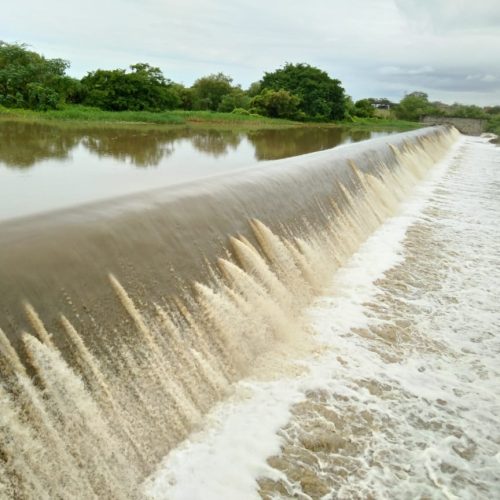 Barragem Grande transborda após chuvas em R. do Jacuípe