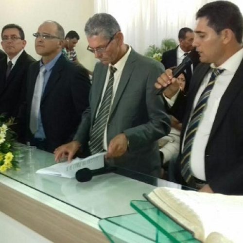 Presidente da Câmara de Pé de Serra suspende sessão por falta de entendimento entre os vereadores