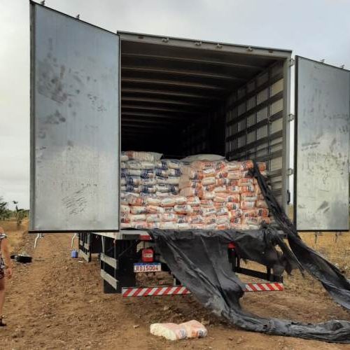 Caminhão é roubado em pátio de posto na BR 324 e encontrado sem os pneus na zona rural de Riachão do Jacuípe