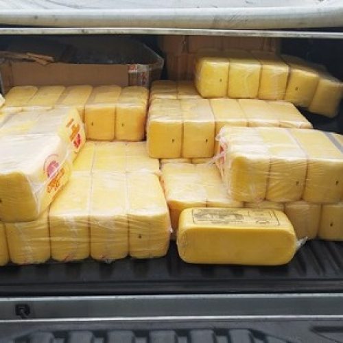 PRF flagra motorista transportando laticínios de forma irregular em Feira de Santana