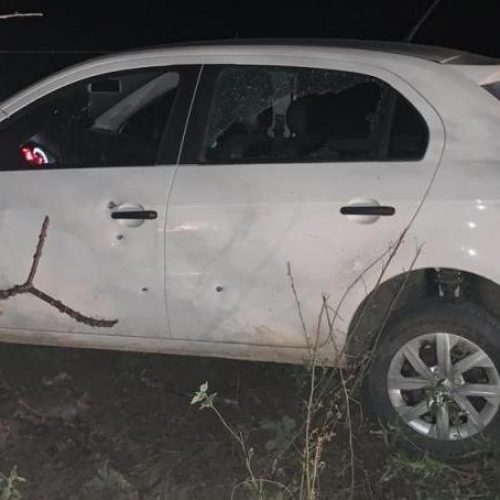 Ponto Novo: candidato a prefeito tem o carro crivado de balas durante campanha pela zona rural