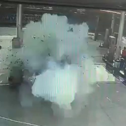 Vídeo mostra momento em que carro explode em posto de GNV no Rio