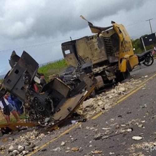 Quadrilha explode carro forte na BA 210 região de Paulo Afonso