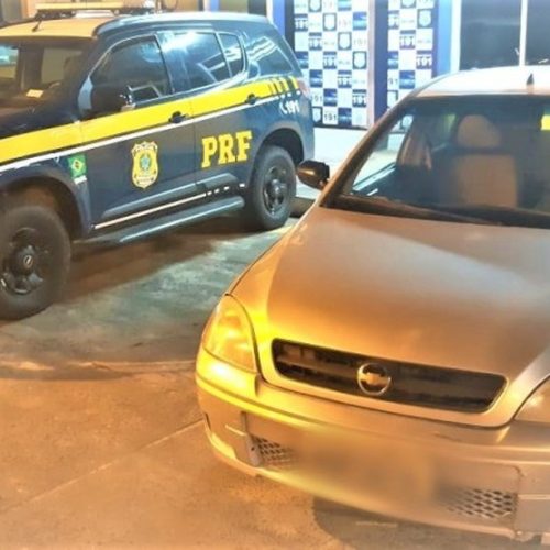 Carro furtado fpo recuperado doze anos após o crime e motorista foi preso por receptação na Bahia — Foto: Divulgação/PRF

