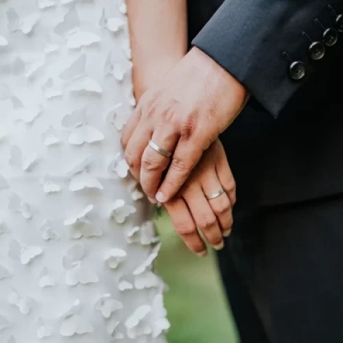 Apenas 13% das mulheres adotam sobrenome do marido na Bahia