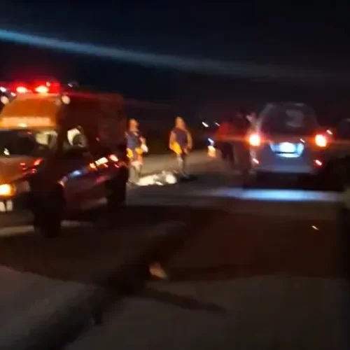 Colisão entre Corolla e motocicleta deixa um morto e outro ferido na BR-324