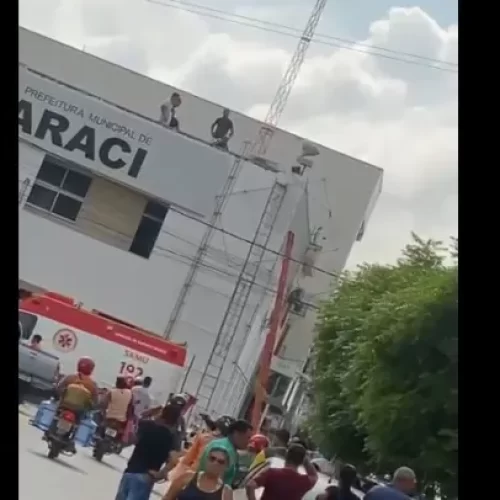Retirolândia: Jovem morre eletrocutado quando realizava um trabalho no telhado da Prefeitura de Araci