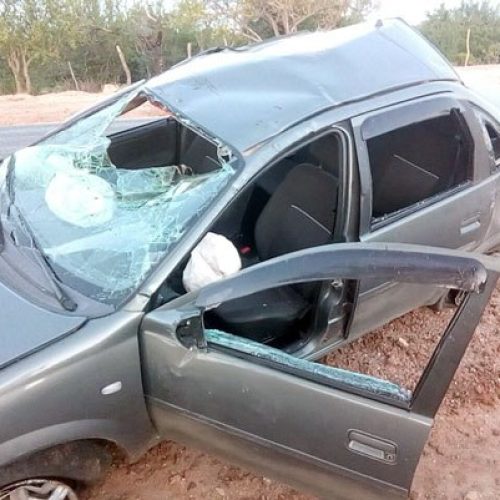 Carro capota e deixa feridos na BA-120, entre Santaluz e Queimadas
