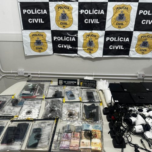 Operação Subsolo: Polícia Civil prende três pessoas e apreende armas, drogas e R$ 23 mil em Serrinha