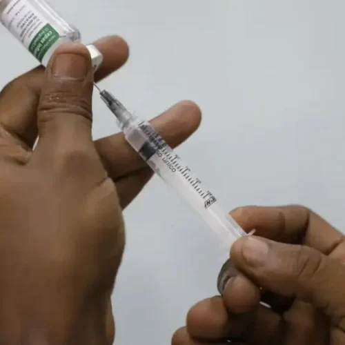 Anvisa determina atualização de vacinas contra covid-19