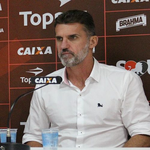 Técnico Vagner Mancini não irá fazer muitas mudanças contra o Santos (Maurícia da Matta/ EC Vitória/ Divulgação)
