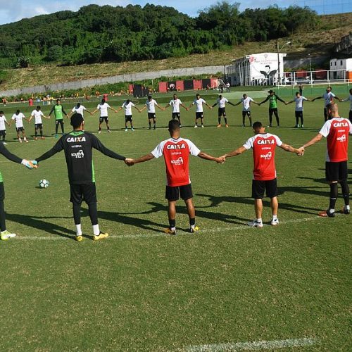Bahia e Vitória fazem homenagem às vítimas de naufrágio