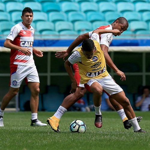 Fonte Nova explica cuidados com gramado após críticas do Bahia