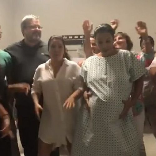 Nasceram! Ivete Sangalo dá à luz em pleno Carnaval