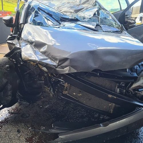 Motorista bate carro em pedágio na BR-324 e é preso com R$ 7,5 mil na cueca