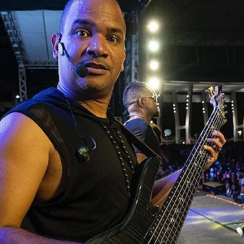 Baixista do Harmonia, Bimba é internado em Salvador com complicações da covid