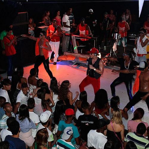 Condenados por estupro, músicos da New Hit voltam a ser presos