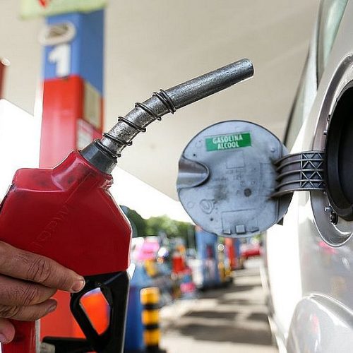 Fórum de Governadores prorroga congelamento do ICMS sobre gasolina