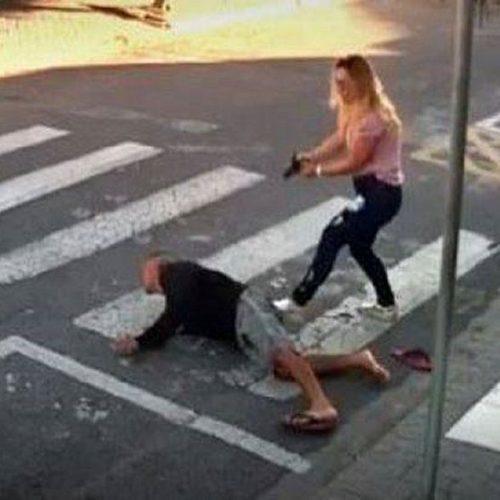 Mãe PM reage a assalto em escola de filha e mata ladrão armado